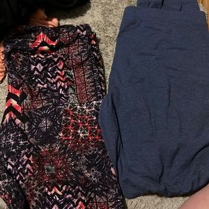 2 pairs of leggings